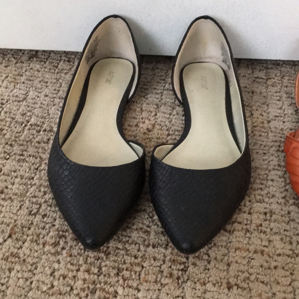 Sz 6 Apt 9 Black Flats